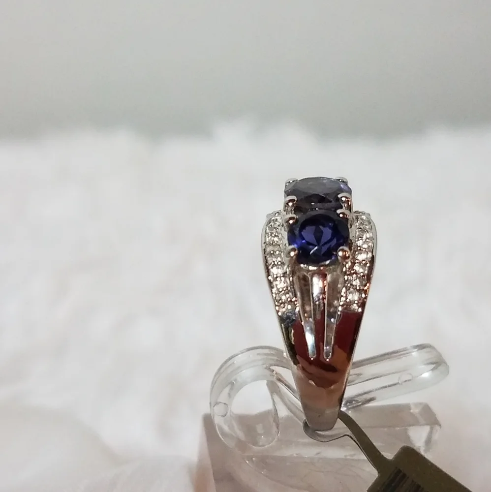 IOLITE AND DIAMOND RING - Picture 3 of 8